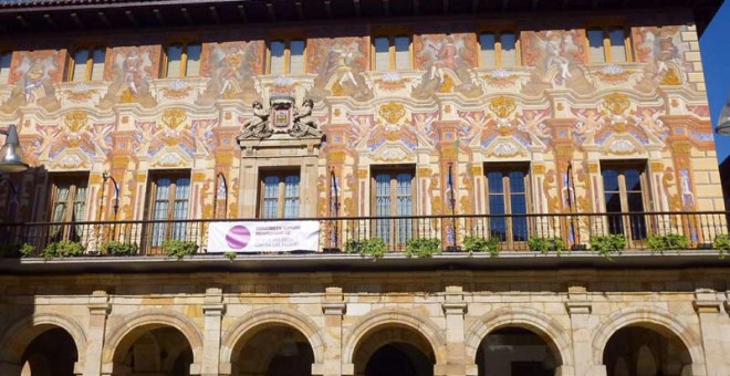 Fachada principal del Ayuntamiento de Barcelona.