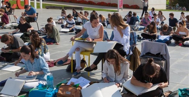 Estudiantes en el campus de Pamplona. Archivo