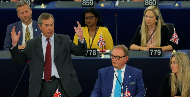 El líder del Partido Brexit, Nigel Farage, durante un debate sobre la elección de la presidenta designada de la Comisión Europea, Ursula von der Leyen. REUTERS