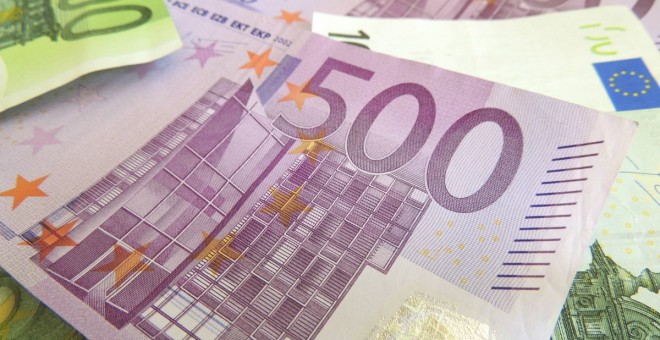 Pese al inicio del afloramiento, sigue habiendo más de 480 millones de billetes de 500 euros circulando por el mundo. / PxHere