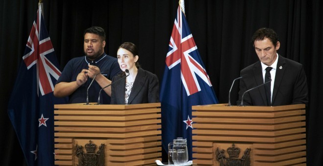 La primera ministra de Nueva Zelanda, Jacinda Ardern, anunciando la prohibición de armas. AFP/Yelim Lee