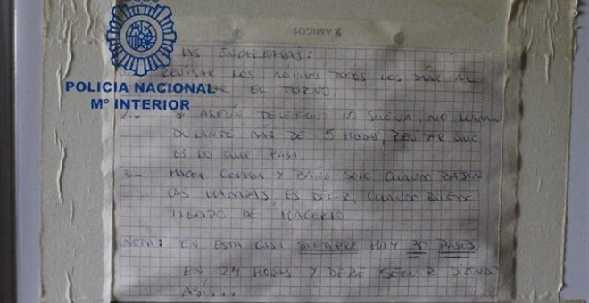 Un documento dirigido 'a las encargadas' por parte de los administradores del piso. / Policía Nacional