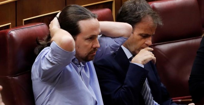 Pablo Iglesias, durante la sesión de investidura de Pedro Sánchez, en el Congreso. / EFE