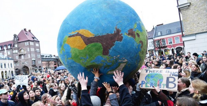 Estudiantes de todo el mundo reivindicando una mayor acción política contra el cambio climático. EFE