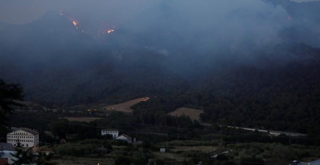 Imatge de l'incendi de Capellades. EFE / SUSANNA SÁEZ