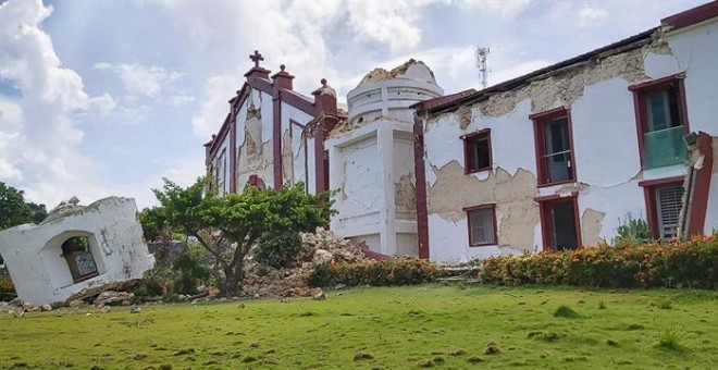 Una iglesia afectada por los temblores en Itbayat. / EFE