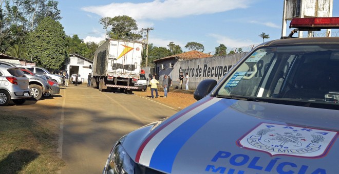 29.07.19 / Un camión frigorífico llega este lunes, Centro de Recuperación Regional de Altamira, en el estado de Pará (Brasil). EFE/ Kaio Marcellus