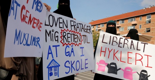 Mujeres con niqab protestando en Copenhagen. Reuters