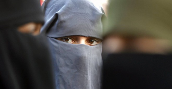 Prohibido el uso del burka y el niqab. Reuters