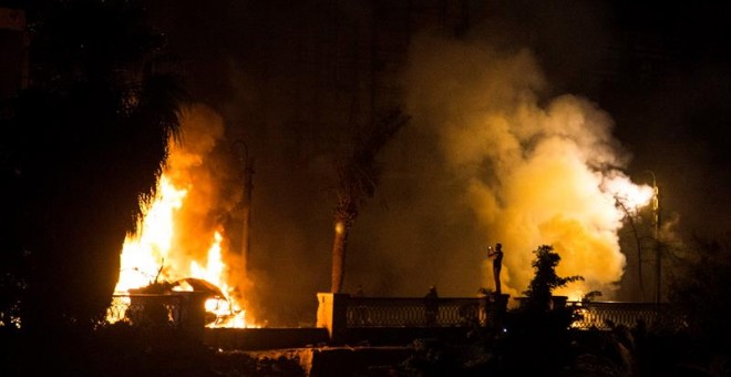 05/08/2019 - El incendio que se ha originado con una explosión en El Cairo (Egipto).  EFE/EPA/MOHAMED HOSSAM