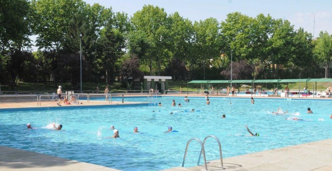 Imagen de archivo de una piscina pública. EP