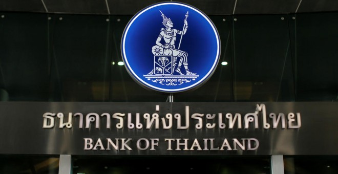 El logo del Banco de Tailandia (BoT en sus siglas en inglés), en su sede en Bankok. REUTERS