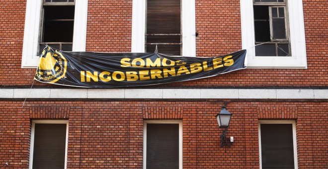 04/07/2019 - El edificio de La Ingobernable  (con una pancarta reivindicativa) ubicado en la calle Gobernación con paseo del Prado / EUROPA PRESS