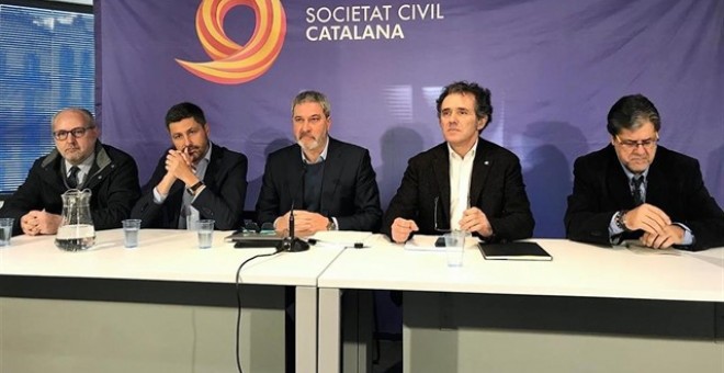 Xavier Marín, a la dreta de la imatge, en una roda de premsa de SCC. EUROPA PRESS