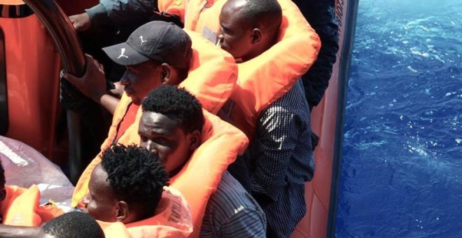 Rescat de persones que busquen refugi davant les costes de LIbia. MSF