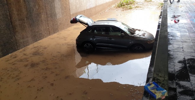 Inundacions a Vilonava i la Geltrú a causa de les fortes pluges d'aquest diumenge a la nit. @Eliperezup