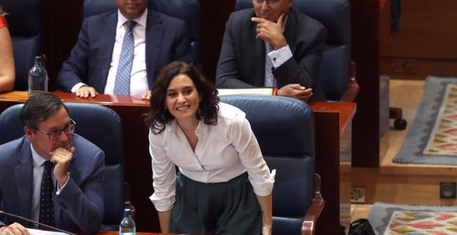 Isabel Díaz Ayuso pronuncia su voto favorable en la sesión de investidura de la Comunidad de Madrid. Ha resolutado elegida con el apoyo de PP, Ciudadanos y Vox. EFE/ Kiko Huesca