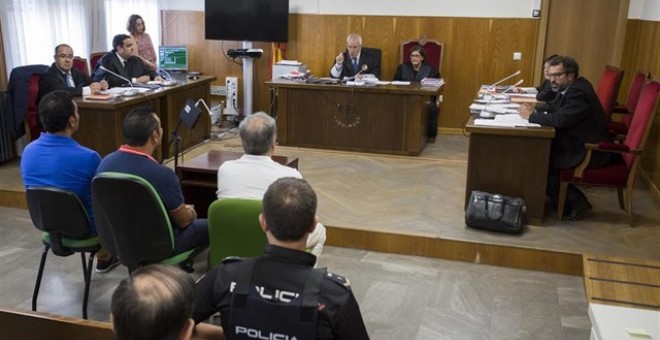 Juicio contra los acusados tras el apuñalamiento al jefe de la Policía Local de Punta Umbría. Europa Press