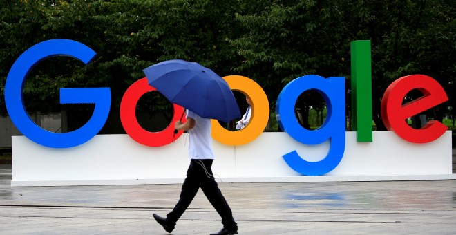El logo de Google en Shanghai, China. - REUTERS
