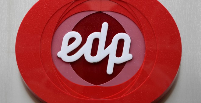 El logo de la energética portuguesa EPD en su sede en Oviedo. REUTERS/Eloy Alonso