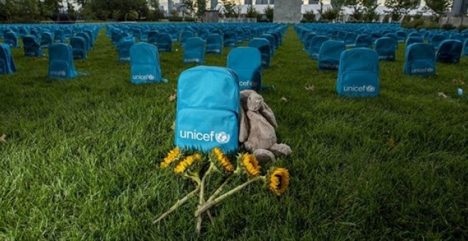 Cementerio de mochilas para rendir homenaje a los niños que han muerto en conflictos durante 2018 - UNICEF