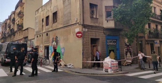 Desallotjament de l'immoble ocupat Ka la Kastanya, al barri de Gràcia. Europa Press