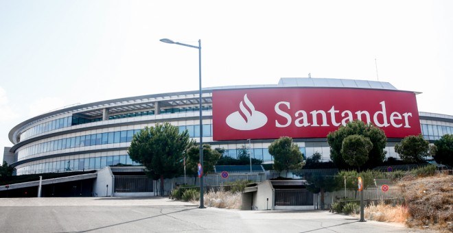 Uno de los edificios de la Ciudad Financiera del Grupo Santander, cerca de la localidad madrileña de Boadilla del Monte. E.P.