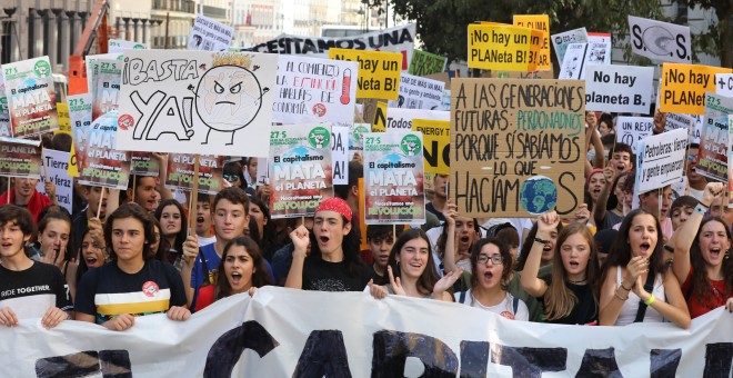 Jóvenes del Sindicato de Estudiantes durante la manifestación en la Puerta del Sol, en Madrid. / Europa Press