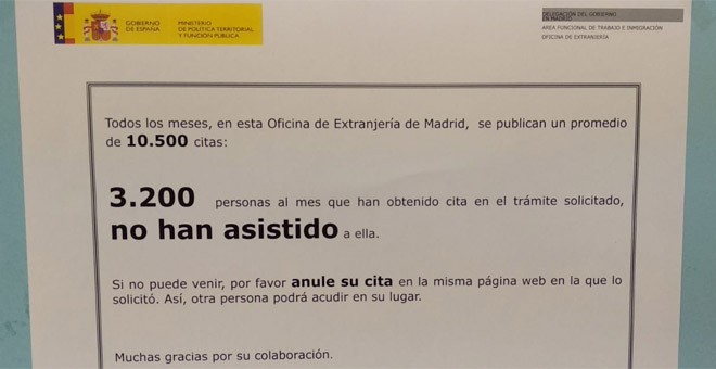 Cartel en una Oficina de Extranjería que, paradójicamente, señala las personas que no se han presentado a una cita.