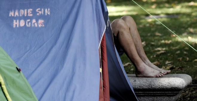 Imagen de archivo de la acampada de personas sin hogar en el Paso del Prado (Madrid)./ Eduardo Parra (Europa Press)