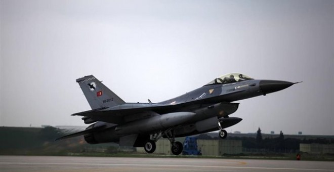 Avión de combate de la fuerza aérea de Turquía, en una imagen de archivo. / REUTERS