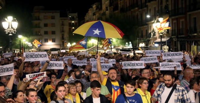La concentració a la plaça de la Font de Tarragona. EFE/ JAUME SELLART