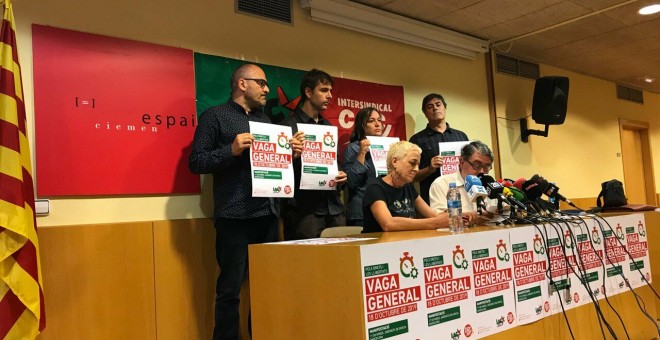 Roda de premsa dels sindicats Intersindical-CSC i la IAC sobre la vaga convocada aquest 18 de novembre, just després que s'emetés la sentència contra els líders socials i polítics independentistes. @la_IAC