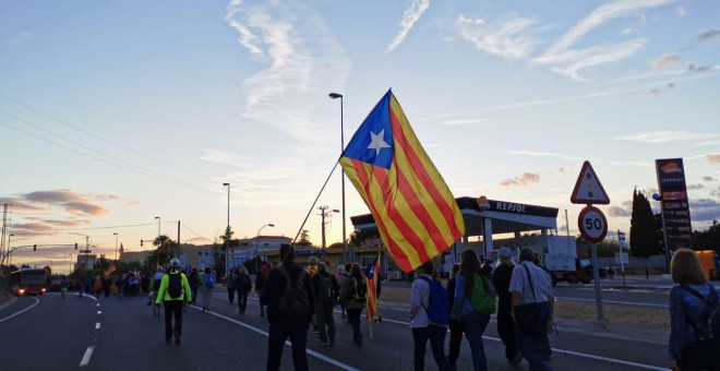 Una imatge de la Marxa per la Llibertat que ha sortit de Tarragona i ha reunit milers de persones. QUERALT CASTILLO.