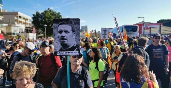 Milers de persones han participat a la Marxa per la Llibertat a Tarragona. QUERALT CASTILLO