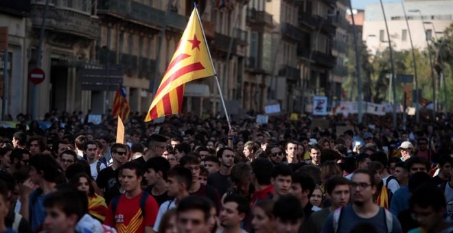 La manifestació estudiantil de Barcelona contra la sentència del Procés. EFE / MARTA PÉREZ