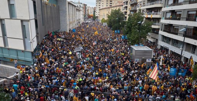 La manifestació de Girona per la vaga general d'aquest 18 d'octubre. EFE / DAVID BORRAT