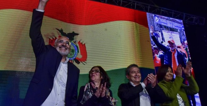 El candidato opositor Carlos Mesa reacciona tras conocer los primeros resultados electorales. - EFE