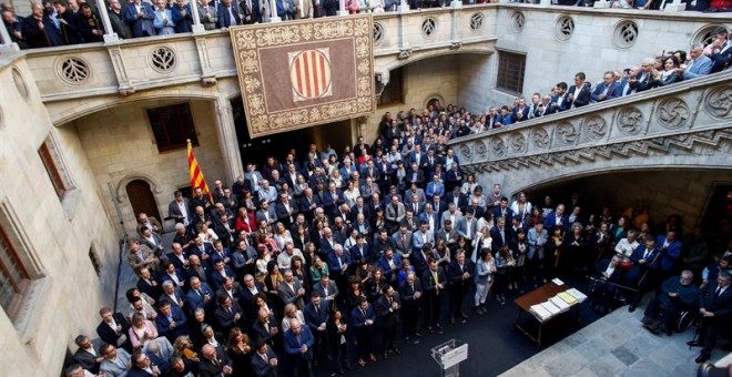 Centenars d'alcaldes i alcaldesses de Catalunya es reuneixen al Palau de la Generalitat per mostrar el seu rebuig a la sentència del Tribunal Suprem contra els líders independentistes. EFE