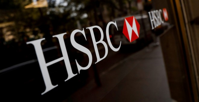 El logo de HSBC en una sucursal del banco en el distrito financiero de Nueva York. REUTERS/Brendan McDermid