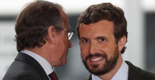 Alfonso Alonso y Pablo Casado durante un acto en Bilbao. EFE