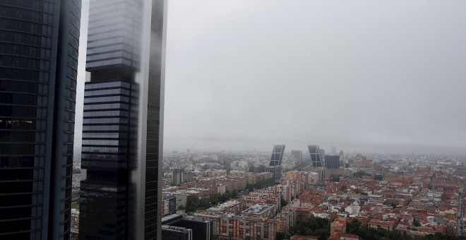 Vista de Madrid desde las obras de la hermana pequeña de las cinco torres de Madrid, la torre Caleido, que estará finalizada antes de finalizar 2019. EFE/Zipi