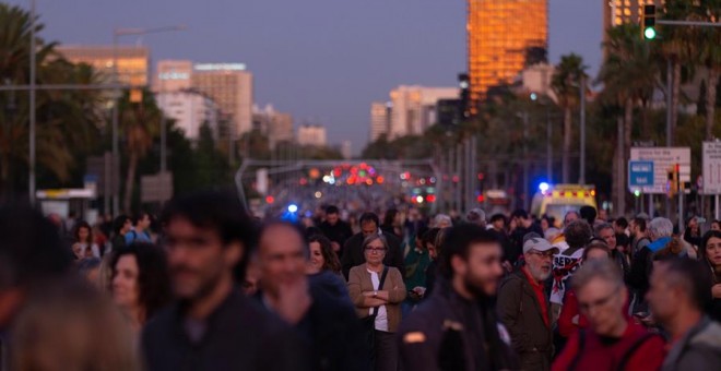 Unes 10.000 persones han protestant contra la presència de Felip VI a Barcelona. EFE / ENRIC FONTCUBERTA