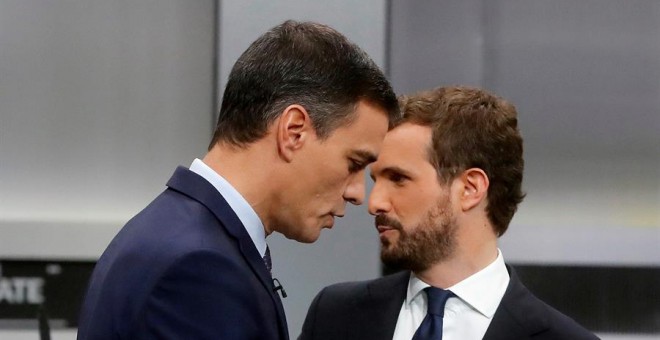 El lider del PP, Pablo Casado, y el del PSOE, Pedro Sánchez, durante el debate electoral