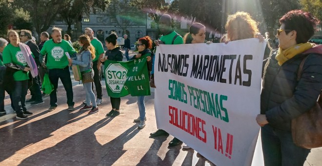 Concentració de la PAH Barcelona a la plaça Catalunya per demanar l'aplicació de mesures contra la crisi de l'emergència habitacional 'governi qui governi'. PAH Barcelona