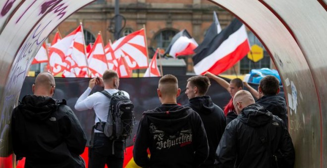 Fascistas en una manifestación en Dresde en mayo. REUTERS/Matthias Rietschel