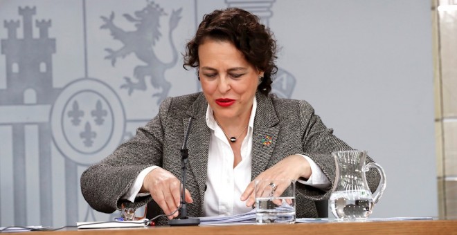 La ministra de Trabajo, Migraciones y Seguridad Social en funciones, Magdalena Valerio, durante la rueda de prensa posterior a la reunión del Consejo de Ministros en el Palacio de la Moncloa. EFE/Zipi