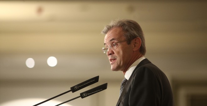 El presidente de CaixaBank, Jordi Gual, durante su intervención en un desayuno informativo de la tribuna Fórum Europa, en Madrid. E.P./ Óscar Cañas