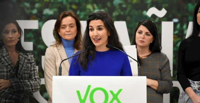 20/11/2019.- La portavoz de Vox en el Parlamento madrileño, Rocío Monasterio, durante la rueda de prensa. / EFE - VÍCTOR LERENA