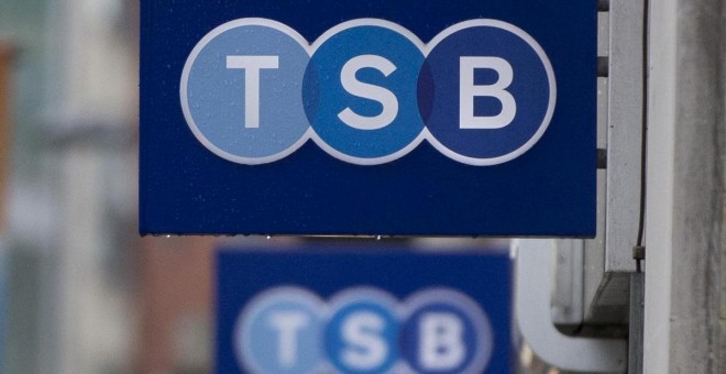 Indicadores de una sucursal de TSB en Londres. REUTERS